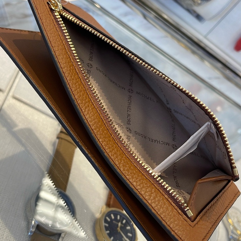 Michael Kors Reed Lg Bifold Pebbled Leather Snap Wallet Card Case
Luggage
NWT - Picture 5 of 16
